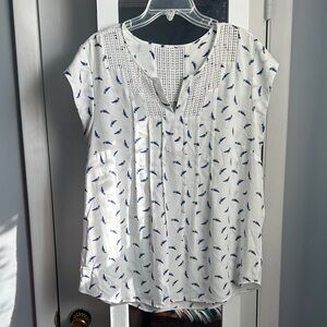 Daniel Rainn White and Blue Feather Print Blouse